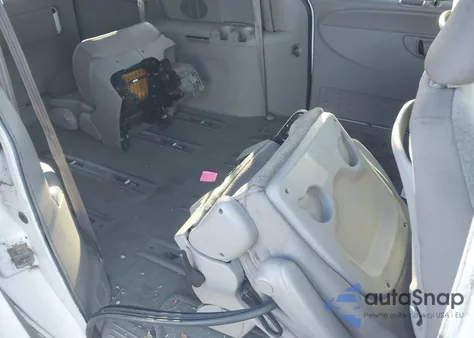 2003 Chrysler Town & Country z USA, uszkodzony, nr VIN 2C8GP24313R272348